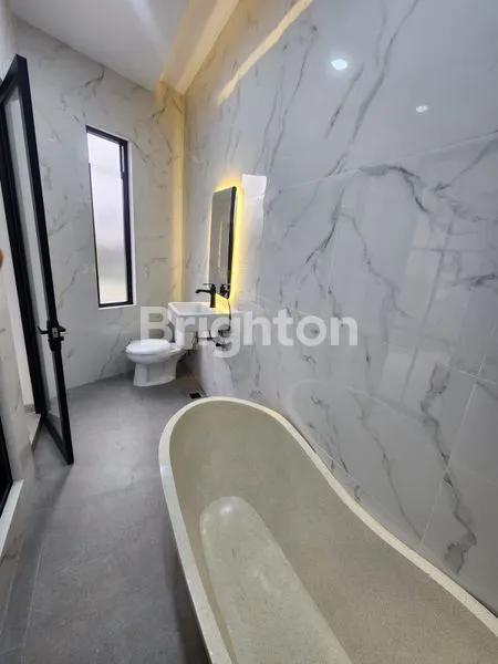 image DI JUAL RUMAH MEWAH SIAP HUNI DI JAGAKARSA,  8 MENIT KE TOL DESARI, 7-10 MENIT KE STASIUN LENTENG AGUNG/TANJUNG BARAT, 10-15 MENIT KE RSUD JAGAKARSA/RS FATMAWATI (6)