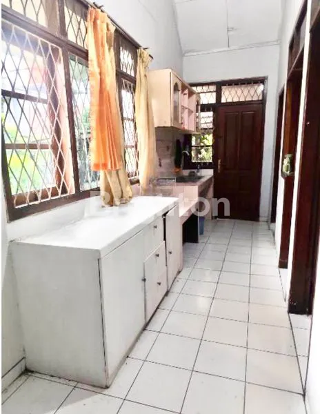 image RUMAH SIAP HUNI SEMI FURNISHED LT 258M² STRATEGIS POSISI HOOK (8)
