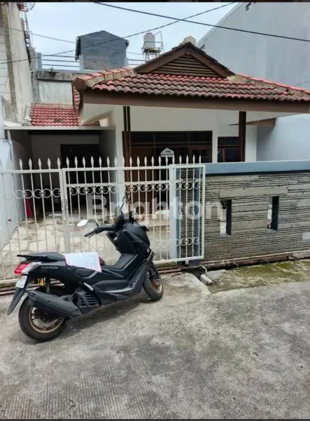 image RUMAH SIAP HUNI LT 135M² DI TAMAN HOLIS INDAH (1)