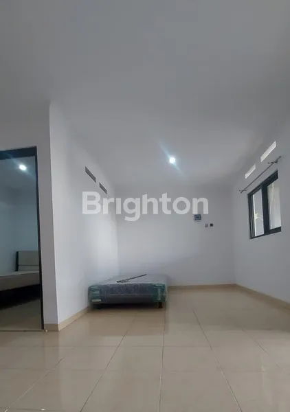 image RUMAH 2.5 LANTAI SIAP HUNI TANJUNG DUREN JAKARTA BARAT (4)