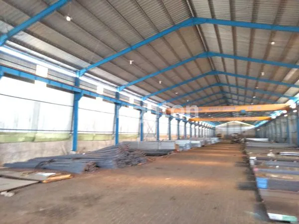 DIJUAL TANAH LUAS & GUDANG SIAP PAKAI PLUS 8 UNIT RUMAH UNTUK MESS KARYAWAN