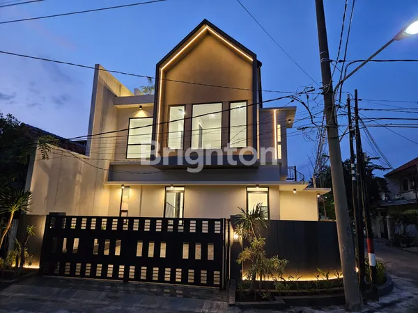 image RUMAH BARU MODERN SCANDINAVIAN BAGUS 2 LANTAI DI MULYOREJO BABATAN PANTAI KENJERAN - ROW JALAN 3 MOBIL (1)