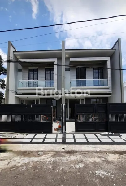 image RUMAH BARU MODERN MINIMALIS 2 LANTAI DI MANYAR TENGAH KOTA HARGA 3M - ROW JALAN 3,5 MOBIL (1)