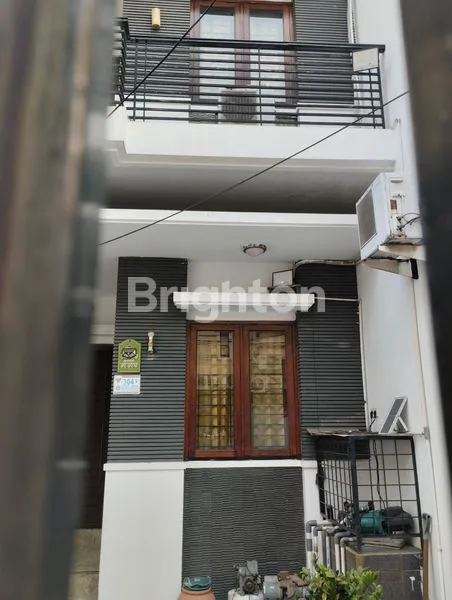 image RUMAH BAGUS FULL FURNISHED – GROGOL PETAMBURAN, JAKARTA BARAT. ROW JALAN MUAT 1 MOBIL (1)