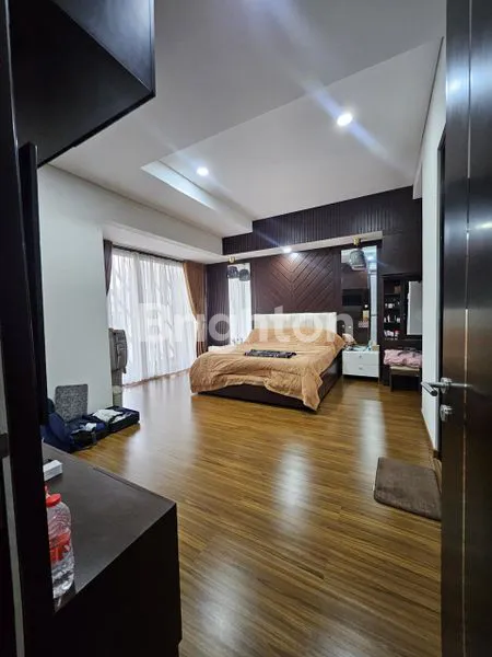 image RUMAH MEWAH FULL FURNISHED SELANGKAH CLUB HOUSE HYARTA LOKASI MAGUWOHARJO DEPOK SLEMAN YOGYAKARTA (2)