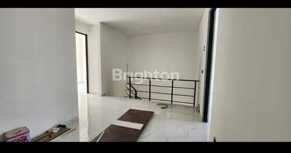 image RUMAH MEWAH 2 LANTAI DI PINUS JARUM (6)