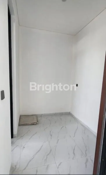 image RUMAH MEWAH 2 LANTAI DI PINUS JARUM (4)