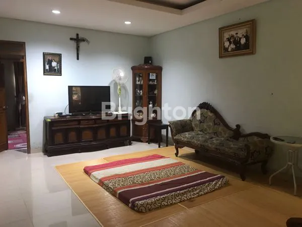 image RUMAH MEWAH 2 LANTAI DEKAT AKPOL  DAN  JALAN DR.WAHIDIN (4)