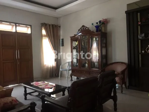 image RUMAH MEWAH 2 LANTAI DEKAT AKPOL  DAN  JALAN DR.WAHIDIN (5)