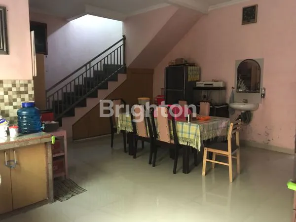 image RUMAH MEWAH 2 LANTAI DEKAT AKPOL  DAN  JALAN DR.WAHIDIN (7)