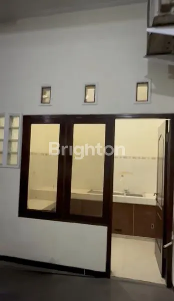 image RUMAH STRATEGIS TENGAH KOTA (8)