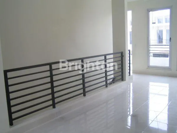 image RUMAH SIAP HUNI 2 LANTAI DI GADING SERPONG CLUSTER OPAL UTARA (4)