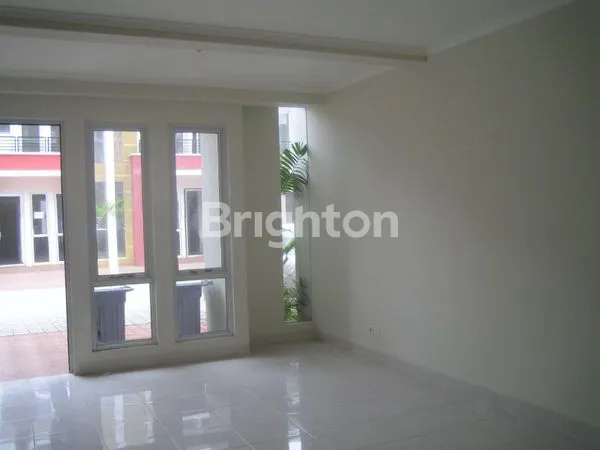 image RUMAH SIAP HUNI 2 LANTAI DI GADING SERPONG CLUSTER OPAL UTARA (3)