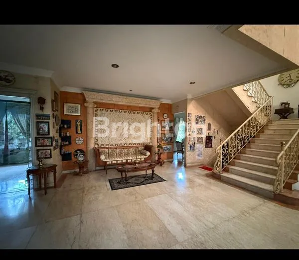 image RUMAH MEWAH 3 LANTAI LT 375M² DI SETRA DUTA (5)