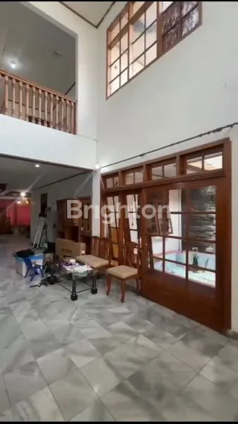 image LUAS & LEGA DI MATRAMAN! RUMAH SENTUHAN VINTAGE TROPIS (2)