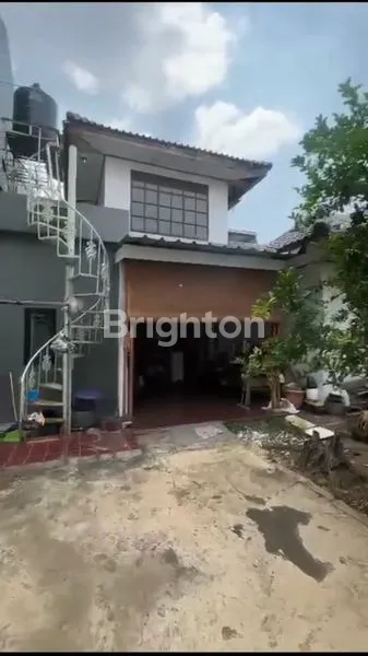 image LUAS & LEGA DI MATRAMAN! RUMAH SENTUHAN VINTAGE TROPIS (5)