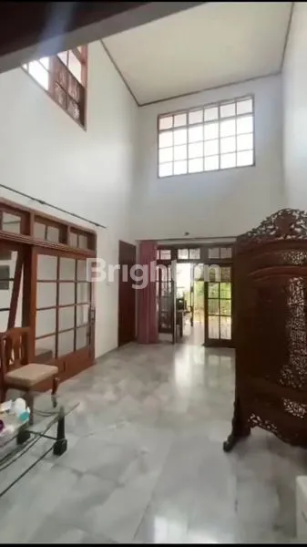 image LUAS & LEGA DI MATRAMAN! RUMAH SENTUHAN VINTAGE TROPIS (8)