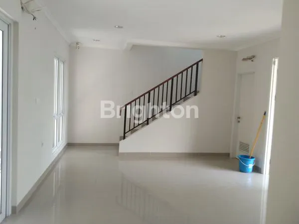 image RUMAH 2 LANTAI DI ROSSINI - GADING SERPONG (2)