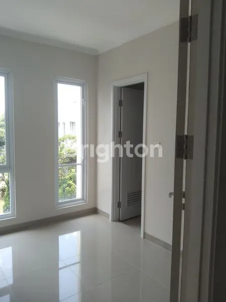 image RUMAH 2 LANTAI DI ROSSINI - GADING SERPONG (8)