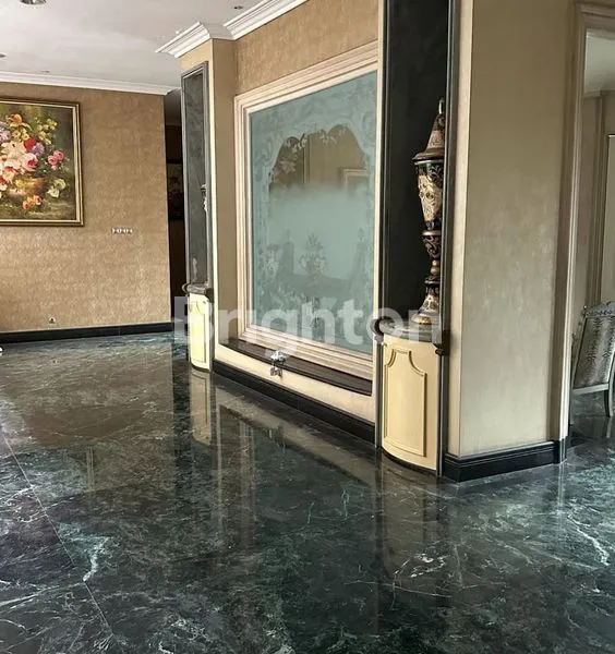 image RUMAH MEWAH  GRAHA FAMILI SURABAYA BARAT (3)