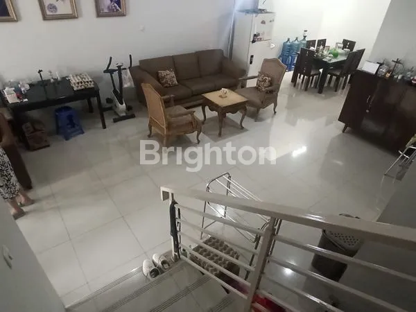 image RUMAH 2 LANTAI SIAP HUNI DALAM KOMPLEK PERUMAHAN METRO PERMATA 2 KARANG TENGAH (3)