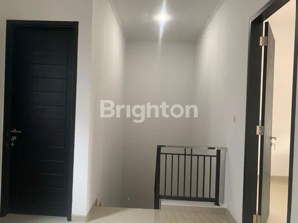 image RUMAH 2 LANTAI SIAP HUNI BAGUS DAN TERAWAT LOKASI STRATEGIS WISMA KEDUNG ASEM RUNGKUT  (2)