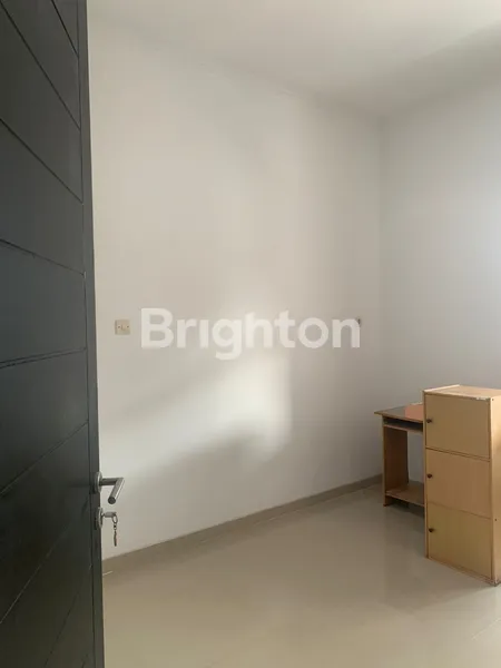 image RUMAH 2 LANTAI SIAP HUNI BAGUS DAN TERAWAT LOKASI STRATEGIS WISMA KEDUNG ASEM RUNGKUT  (3)