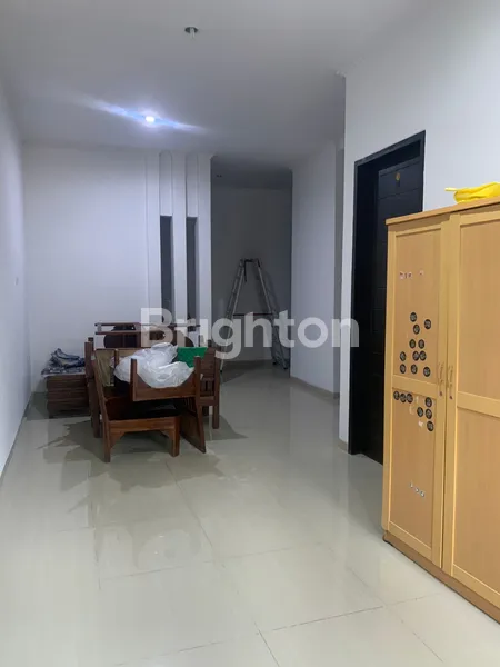 image RUMAH 2 LANTAI SIAP HUNI BAGUS DAN TERAWAT LOKASI STRATEGIS WISMA KEDUNG ASEM RUNGKUT  (8)