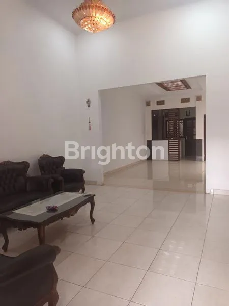 image DIJUAL CEPAT RUMAH STRATEGIS DI VILLA MELATI MAS (8)