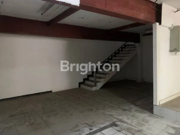 image RUKO STRATEGIS PUCANG ANOM TIMUR 3 LANTAI (4)