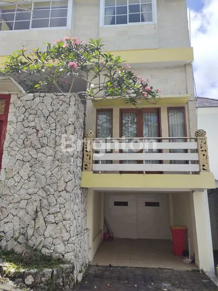 image VILA MEWAH DI JALAN GUBUG SARI KUTUH – BALI (1)
