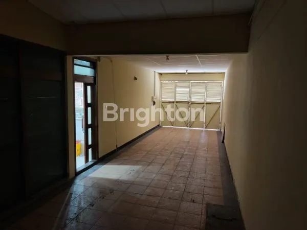 image RUMAH LUAS 2 LANTAI DI MANYAR  (8)