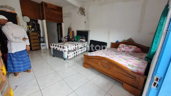 image RUMAH, 2 TOKO, DAN SARANG WALET DI JALAN SAMANHUDI SIDOARJO (3)