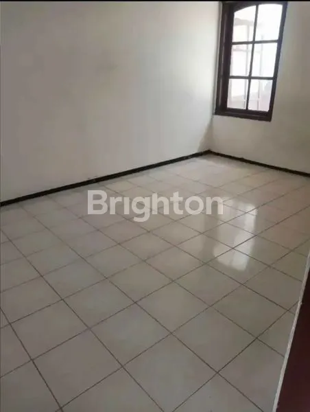 image RUMAH GRIYA KEBRAON UTARA HALAMAN LUAS (3)