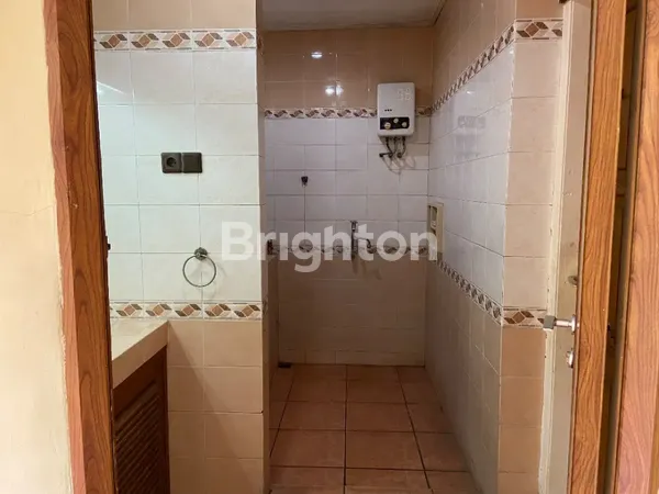 image RUMAH TERAWAT DI JL. BENGAWAN DI TENGAH KOTA COCOK UTK USAHA (4)