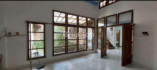 image RUMAH 4KT DEKAT MASJID AL AKBAR, SURABAYA (2)