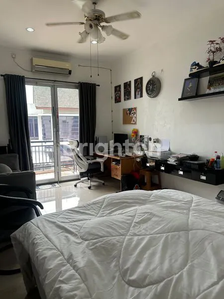 image RUMAH 2 LANTAI EMERALD BINTARO TANGERANG SELATAN (2)