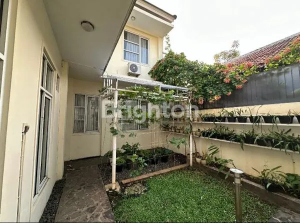 image DIJUAL RUMAH 2 LANTAI CANTIK RAPI NYAMAN SIAP HUNI DI BINTARO SEKTOR 5 (7)