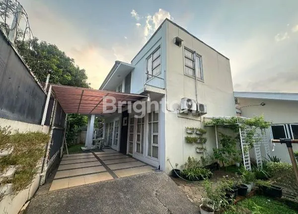 image DIJUAL RUMAH 2 LANTAI CANTIK RAPI NYAMAN SIAP HUNI DI BINTARO SEKTOR 5 (8)