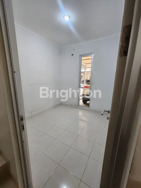 image RUMAH 2 LANTAI DI CARILLO GADING SERPONG TANGERANG (5)