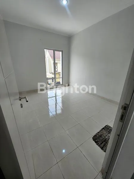 image RUMAH 2 LANTAI DI CARILLO GADING SERPONG TANGERANG (2)