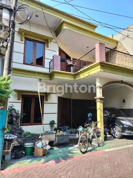 image RUMAH JAMBANGAN TAMA 3 LANTAI ADA KOLAM IKAN (1)