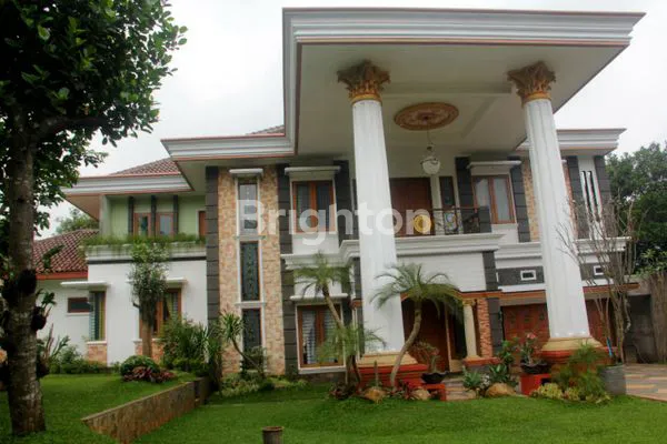 image MEWAH & NYAMAN: RUMAH 2 LANTAI KOLAM RENANG BEKASI (2)