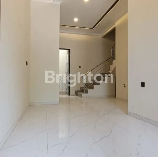 image RUMAH BARU 2 LANTAI DI MANYAR. ROW 4 MOBIL (2)