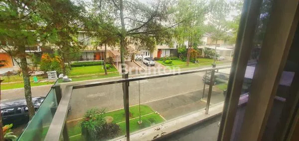 image RUMAH MEWAH 3 LANTAI SHM DI TATAR LARANG TAPA (8)