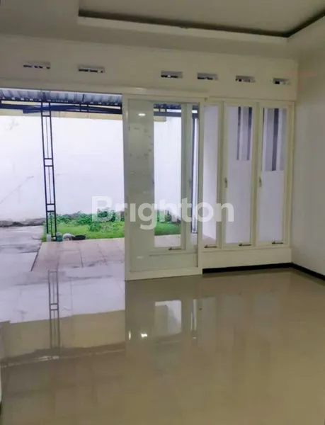 image RUMAH TOWNHOUSE DEKAT SOEKARNO HATTA (5)