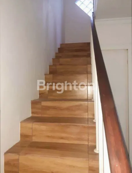 image RUMAH TOWNHOUSE DEKAT SOEKARNO HATTA (4)