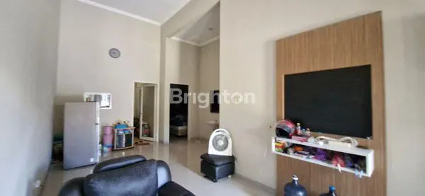 image DIJUAL RUMAH DI PERUMAHAN GANTING GEDANGAN SIDOARJO SIAP HUNI BANGUNAN BAGUS KOKOH DAN PENGERJAAN HALUS AKSES JALAN LEBAR ONE GATE SISTEM SECURITY TERDAPAT AREA CUCI DAN JEMUR DI LANTAI ATAS BEBAS BANJIR TIDAK BISING DEKAT JALAN UTAMA DEKAT DENGAN PUSKESM (3)