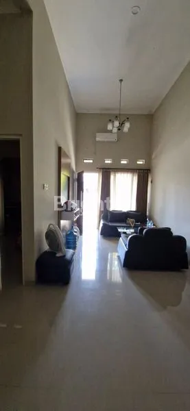 image DIJUAL RUMAH DI PERUMAHAN GANTING GEDANGAN SIDOARJO SIAP HUNI BANGUNAN BAGUS KOKOH DAN PENGERJAAN HALUS AKSES JALAN LEBAR ONE GATE SISTEM SECURITY TERDAPAT AREA CUCI DAN JEMUR DI LANTAI ATAS BEBAS BANJIR TIDAK BISING DEKAT JALAN UTAMA DEKAT DENGAN PUSKESM (4)