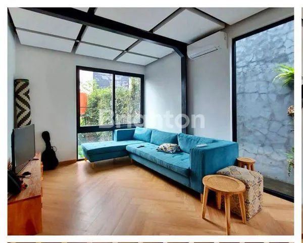 image RUMAH MODERN, FURNISHED, DAN LOKASI SUPER STRATEGIS DI AREA PREMIUM CIPETE\\N (1)